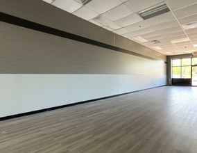 1040-1060 S Sutton Rd, Streamwood, IL for lease Interior Photo- Image 2 of 2