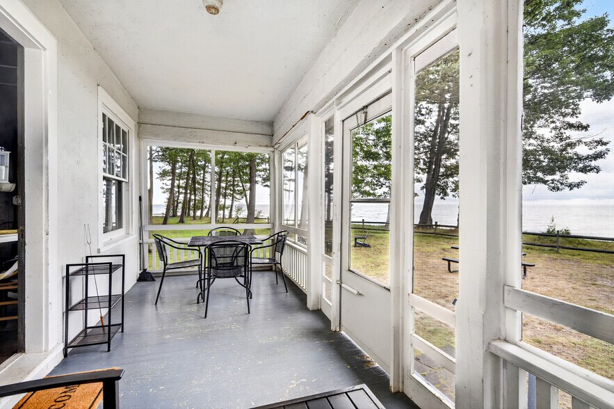 6 Lotus Bay rd, Irving, NY à vendre - Photo du bâtiment - Image 3 de 52