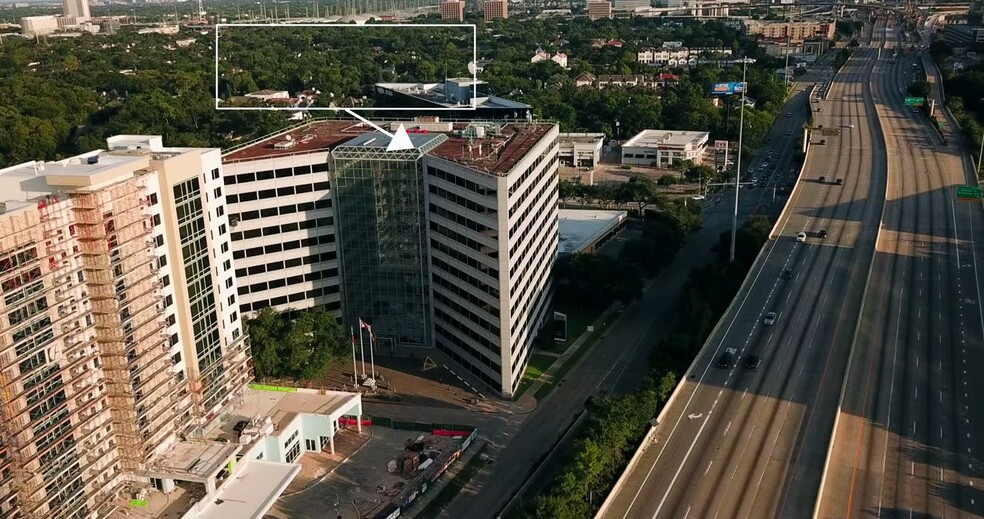 2425 West Loop South, Houston, TX à vendre - Vidéo sur l’inscription commerciale - Image 1 de 1