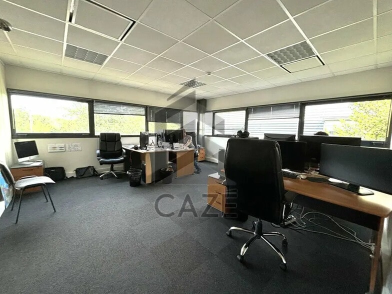 Office in Mérignac for lease - Interior Photo - Image 1 of 5