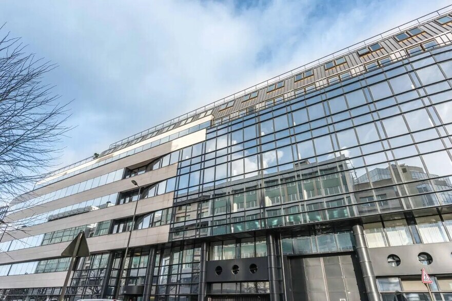 Office in Levallois-Perret for lease - Building Photo - Image 1 of 7