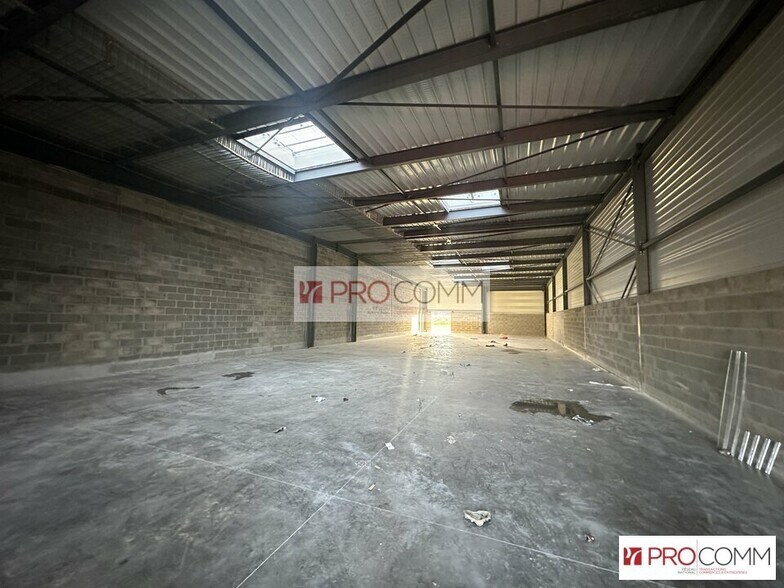 Retail in Dreux for lease - Interior Photo - Image 3 of 4