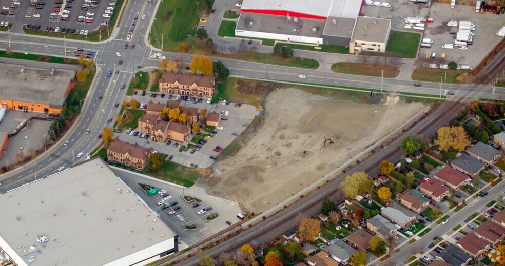 1110 Central Pky W, Mississauga, ON for lease - Building Photo - Image 1 of 1