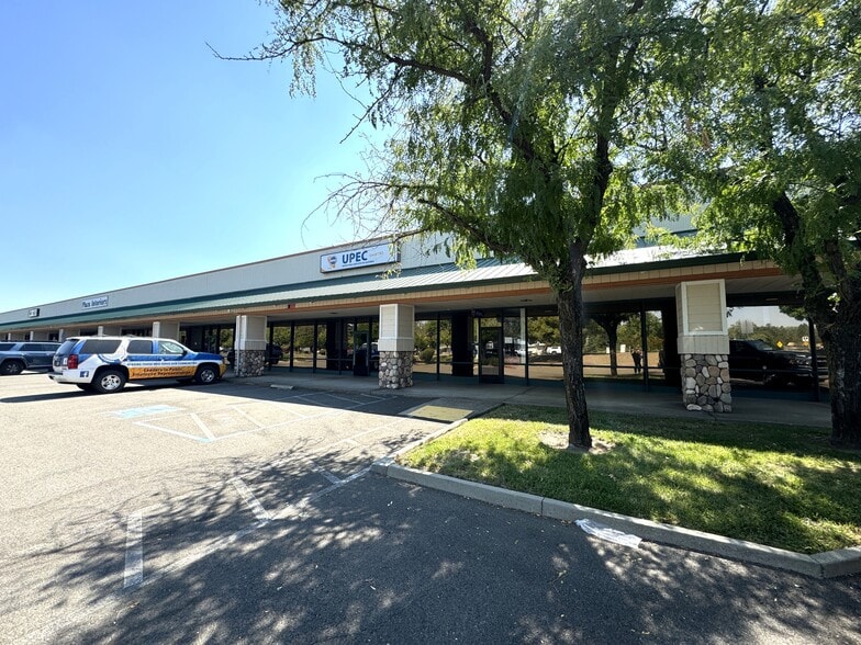 1812 Park Marina Dr, Redding, CA for lease - Primary Photo - Image 1 of 6