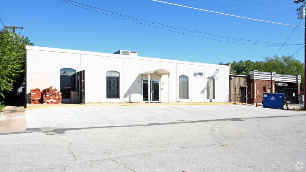 520 S Main St, Grapevine, TX for lease - Building Photo - Image 1 of 12