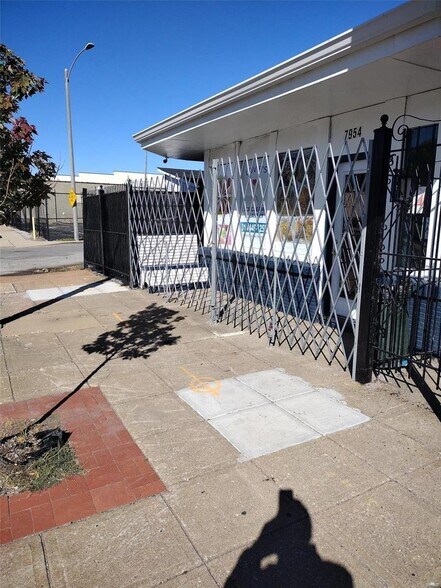 7954 N Broadway, Saint Louis, MO à vendre - Photo du bâtiment - Image 2 de 4