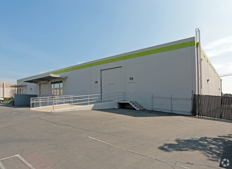 1202 McGaw Ave, Irvine, CA for lease - Building Photo - Image 2 of 3