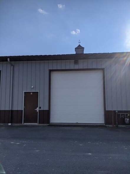 237 Londonderry Tpke, Hooksett, NH for lease - Building Photo - Image 1 of 4