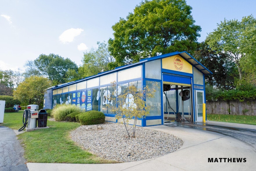 1813 Lincolnway E, Goshen, IN for sale - Primary Photo - Image 1 of 3