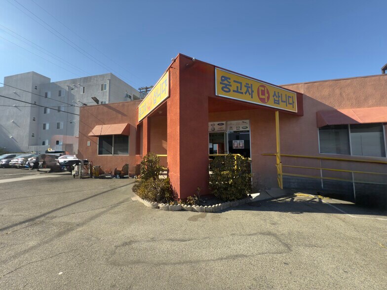 933 S Western Ave, Los Angeles, CA à louer - Photo du bâtiment - Image 2 de 16