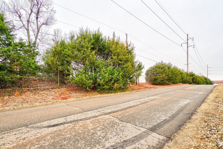 SE/c of SE 36th & Douglas Blvd, Oklahoma City, OK à louer - Photo du bâtiment - Image 2 de 30