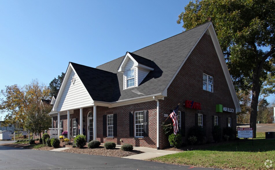 288 East St, Pittsboro, NC à louer - Photo du bâtiment - Image 2 de 3