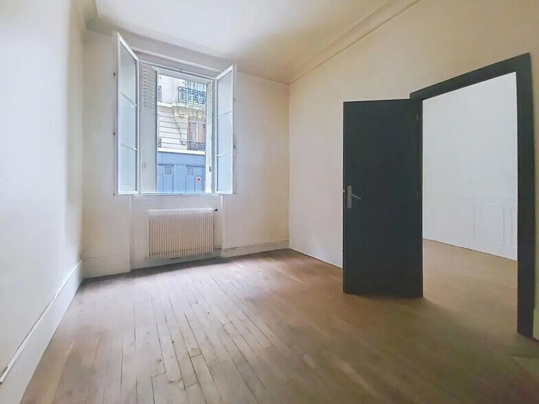 Office in Paris for sale - Interior Photo - Image 2 of 4