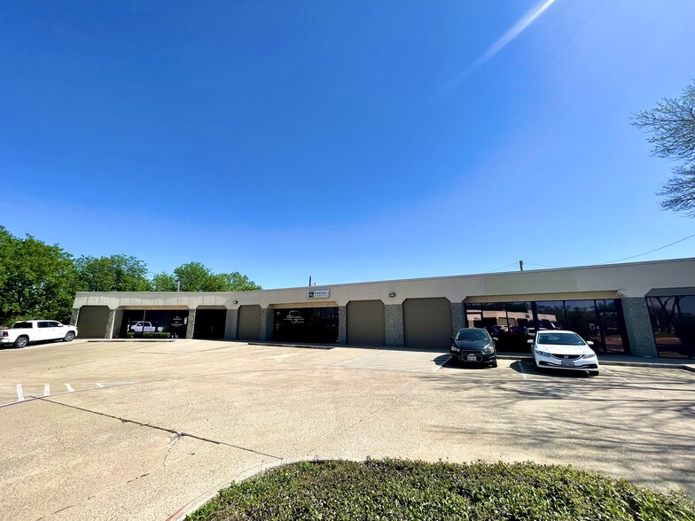 4200 N Main St, Fort Worth, TX for lease - Building Photo - Image 2 of 11