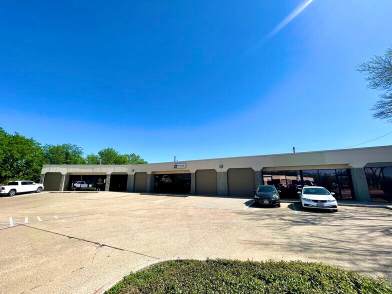4200 N Main St, Fort Worth, TX à louer - Photo du bâtiment - Image 2 de 11