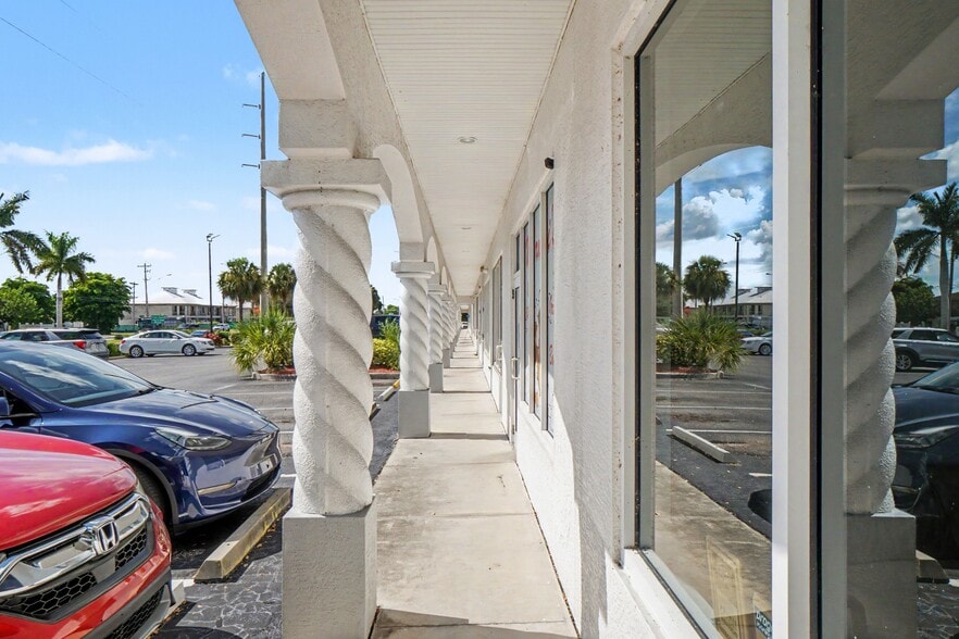 3028 Santa Barbara Blvd, Cape Coral, FL for lease - Building Photo - Image 3 of 33