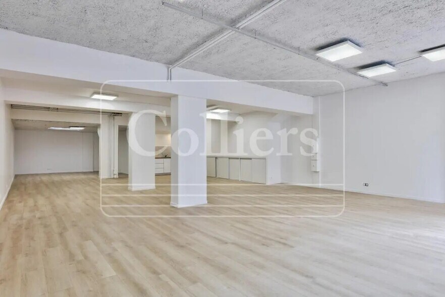 23 Rue Dombasle, Paris for lease - Interior Photo - Image 2 of 7