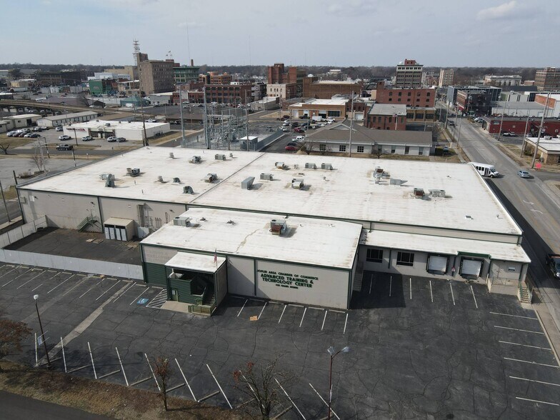 400-500 Grand Ave, Joplin, MO à louer - Photo du bâtiment - Image 3 de 44
