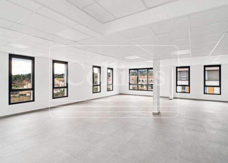 Office in Aubagne for lease - Interior Photo - Image 2 of 10