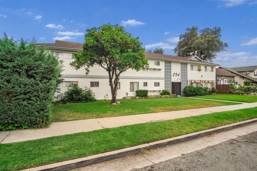 254 W Dexter St, Covina, CA à vendre - Photo du bâtiment - Image 2 de 23