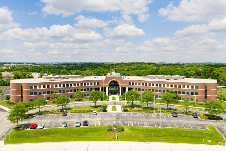 11200 W Parkland Ave, Milwaukee, WI à louer - Photo du bâtiment - Image 2 de 16