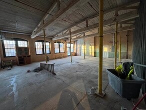 909 Islington St, Portsmouth, NH for lease Interior Photo- Image 2 of 4