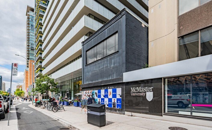 192 Bloor St W, Toronto, ON à louer - Photo du bâtiment - Image 2 de 4