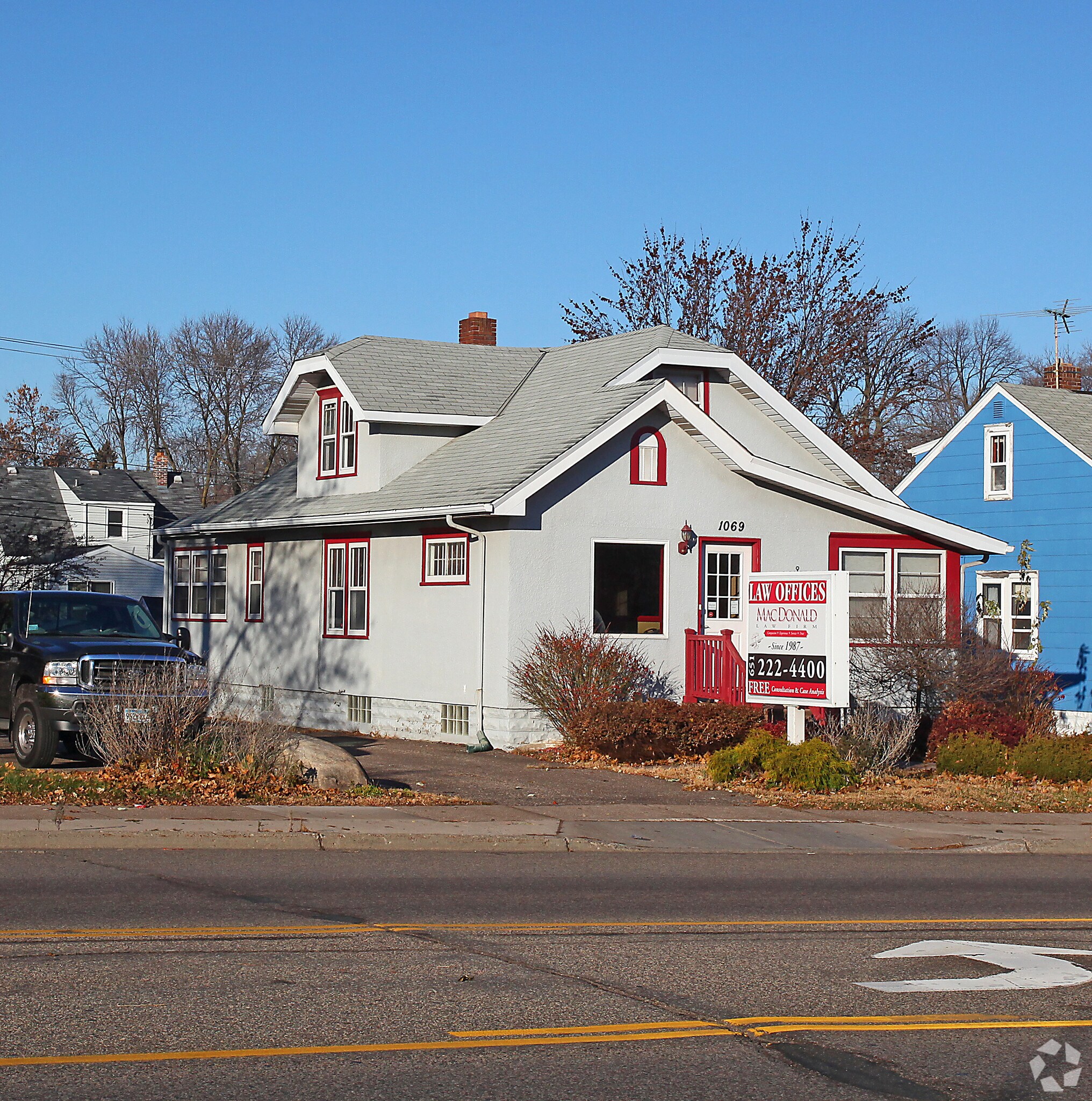 1069 Robert St S, West Saint Paul, MN for lease Building Photo- Image 1 of 5
