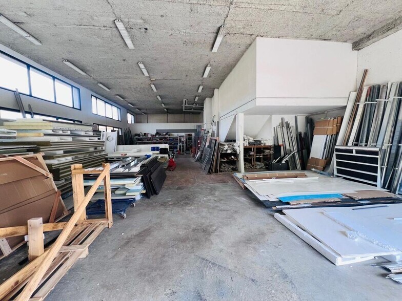 Rue Des Poiriers, Plaisir for lease - Interior Photo - Image 2 of 3