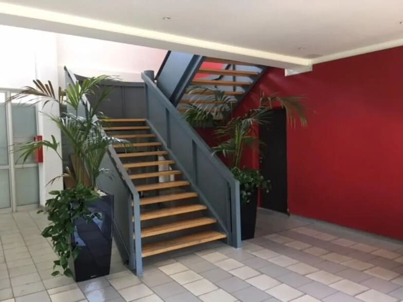 Office in Aix-en-Provence for lease - Lobby - Image 2 of 9