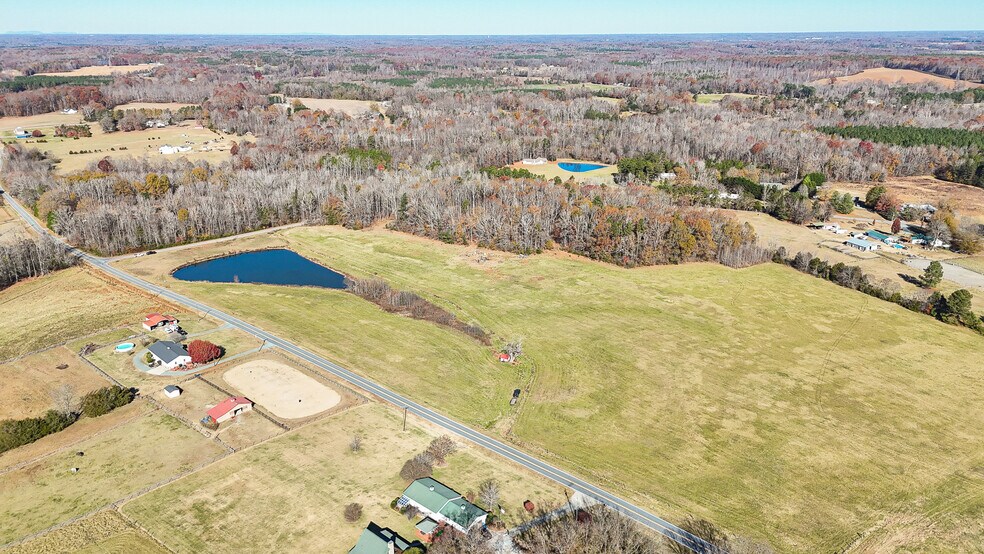 6605 Phillippi Rd, Liberty, NC à vendre - Photo du bâtiment - Image 2 de 31