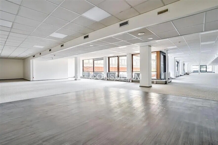 Bureau dans Saint-Cloud à louer - Photo du bâtiment - Image 3 de 9