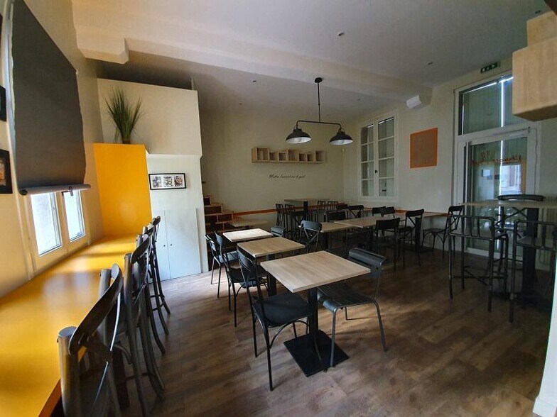29 Rue Sainte Même, Chartres for lease - Interior Photo - Image 2 of 6