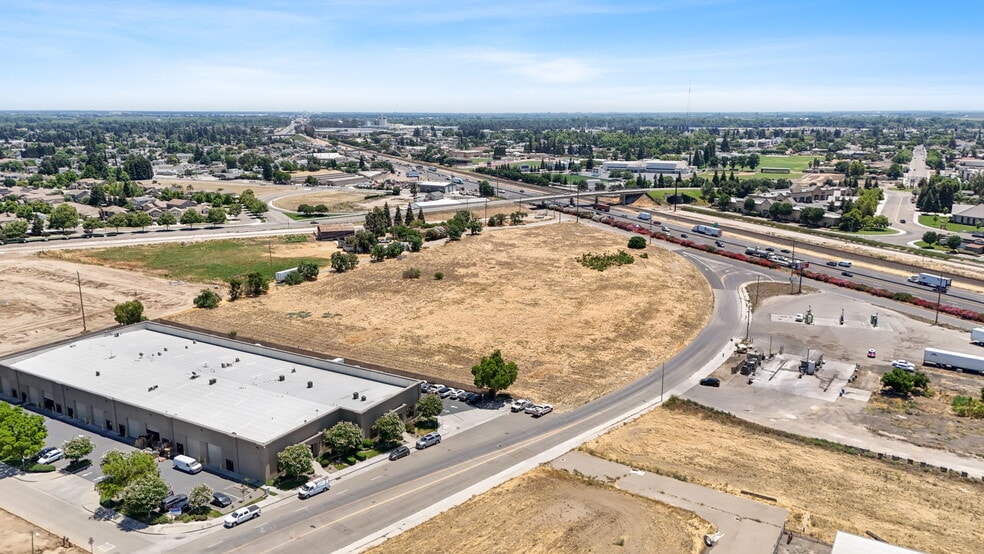 960 Goodwin Dr, Ripon, CA for sale - Building Photo - Image 3 of 30