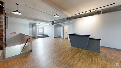 19-23 S Broadway, Salem, NH à louer Numérisation 3D de Matterport- Image 1 de 9