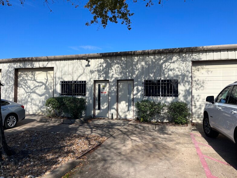 1730 Elmview Dr, Houston, TX à vendre - Photo du bâtiment - Image 2 de 10