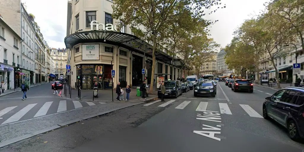 Retail in Paris for lease Building Photo- Image 1 of 5