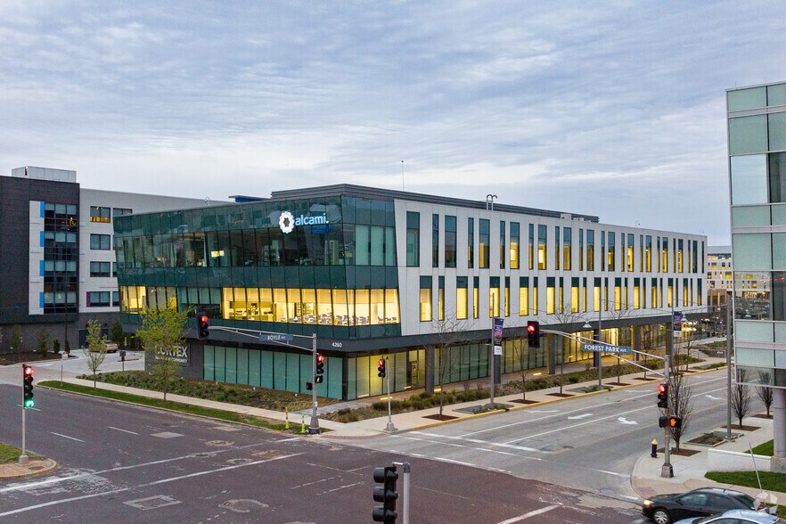 4260 Forest Park Ave, Saint Louis, MO à louer - Photo du bâtiment - Image 2 de 9