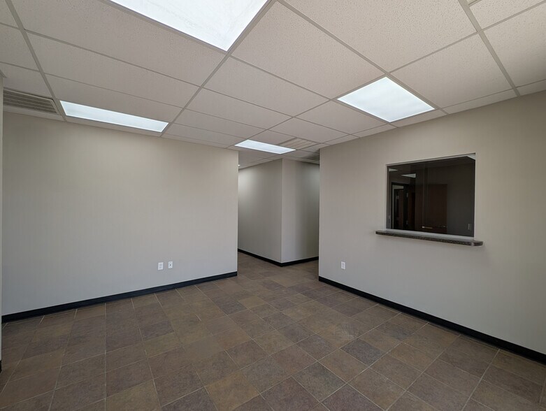 2807 S County Road 1242, Midland, TX à louer - Photo du bâtiment - Image 2 de 9