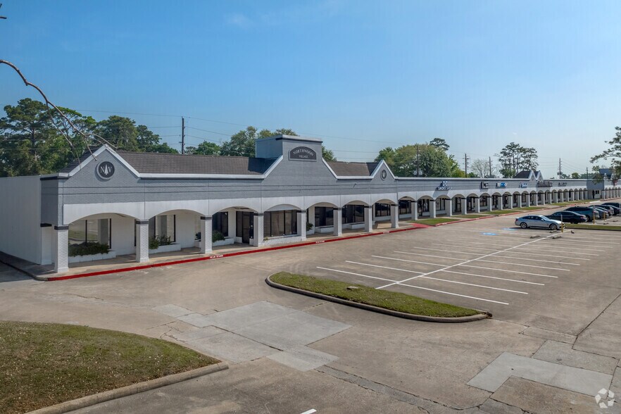 351-403 Greens Rd, Houston, TX à louer - Photo du bâtiment - Image 2 de 4