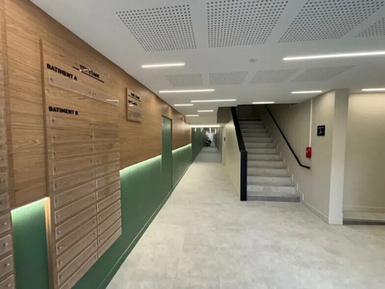 Bureau dans Aix-en-Provence à louer - Hall d’entrée - Image 3 de 4