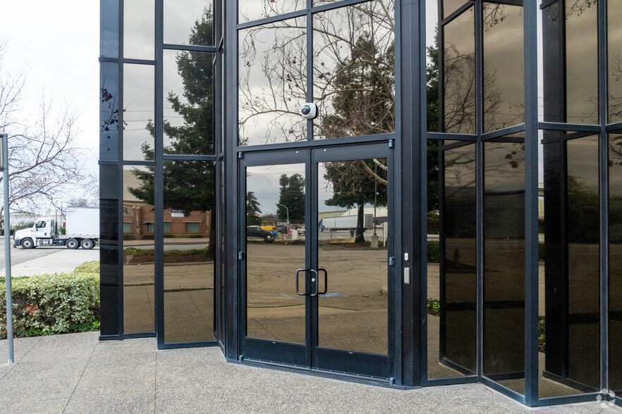 13951 Washington Ave, San Leandro, CA for lease - Building Photo - Image 3 of 7