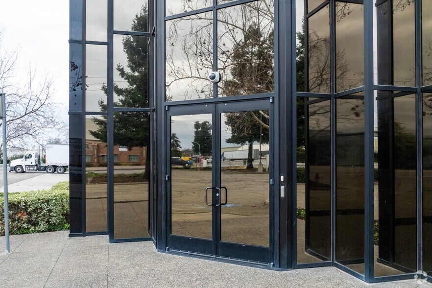 13951 Washington Ave, San Leandro, CA à louer - Photo du bâtiment - Image 3 de 7