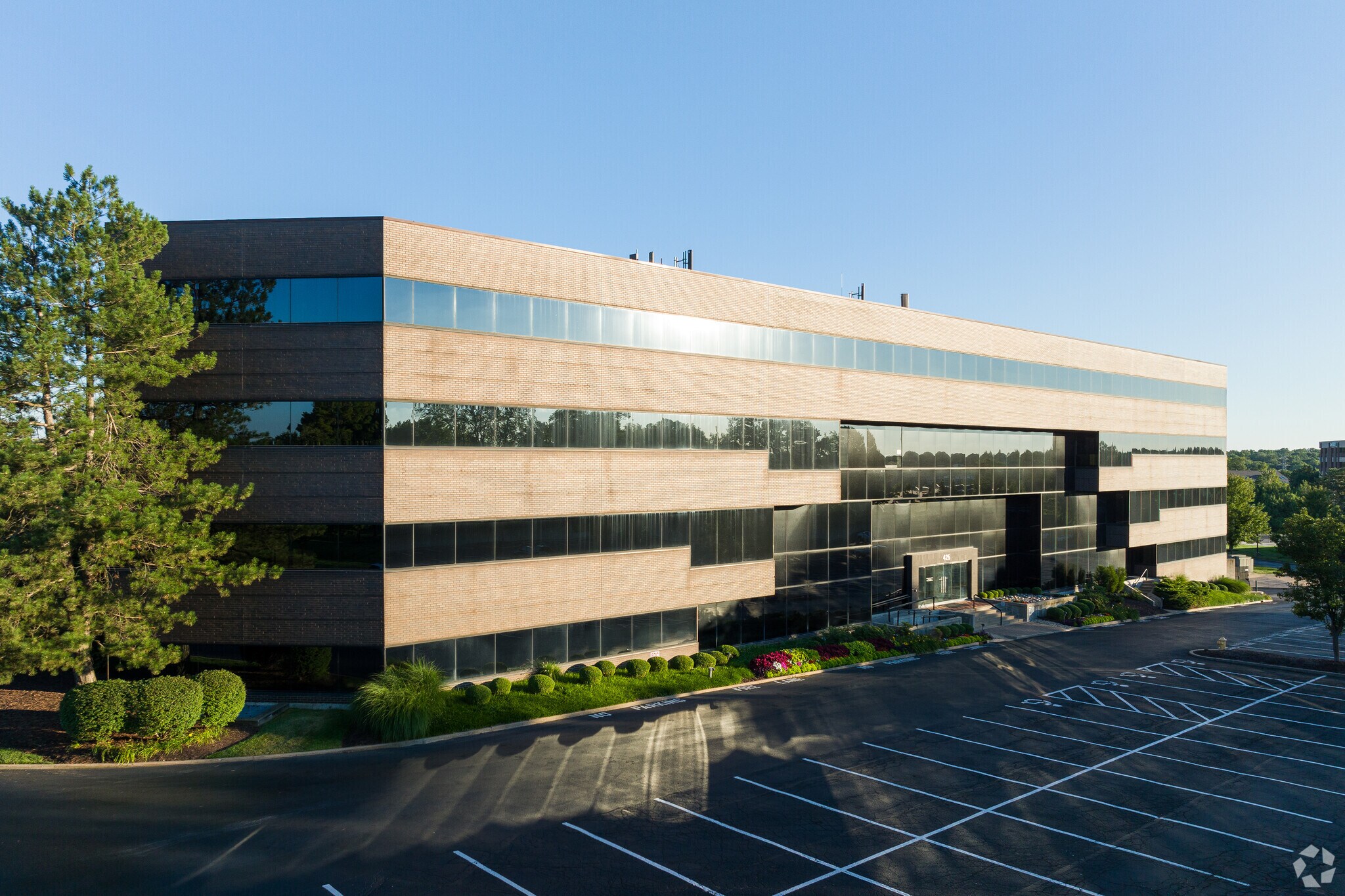 425 S Woods Mill Rd, Town and Country, MO à louer Photo principale- Image 1 de 6