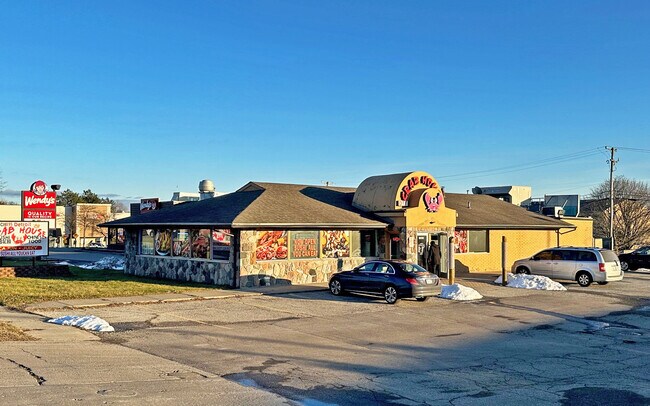 Plus de détails pour 30685 W 12 Mile Rd, Farmington Hills, MI - Commerce de détail à vendre