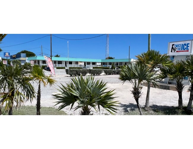 Plus de détails pour 30330 Overseas Hwy, Big Pine Key, FL - Bureau/Commerce de détail à louer