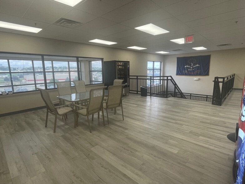 1237 W Divide Ave, Bismarck, ND à vendre - Photo intérieure - Image 3 de 6