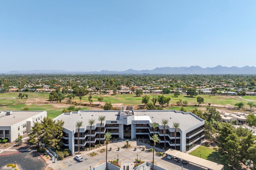 11201 N Tatum Blvd, Phoenix, AZ à louer - Photo du bâtiment - Image 3 de 5