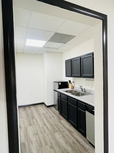 3255 Cahuenga Blvd W, Los Angeles, CA à louer - Photo du bâtiment - Image 3 de 16