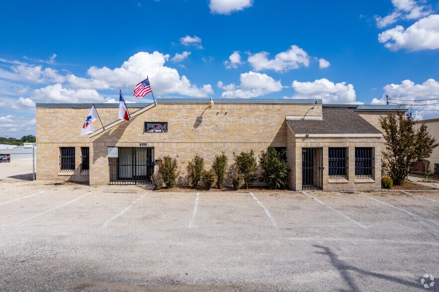 7222 NE Loop 410, San Antonio, TX à louer - Photo du bâtiment - Image 2 de 17